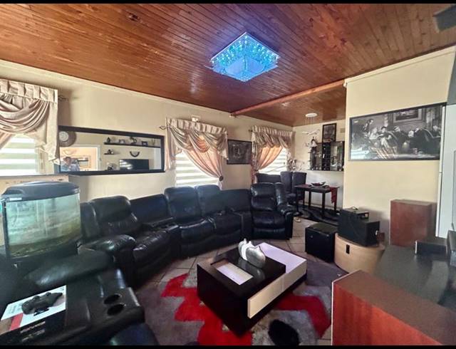 3 BEDROOM HOUSE FOR SALE IN VANDERBIJLPARK CE 1